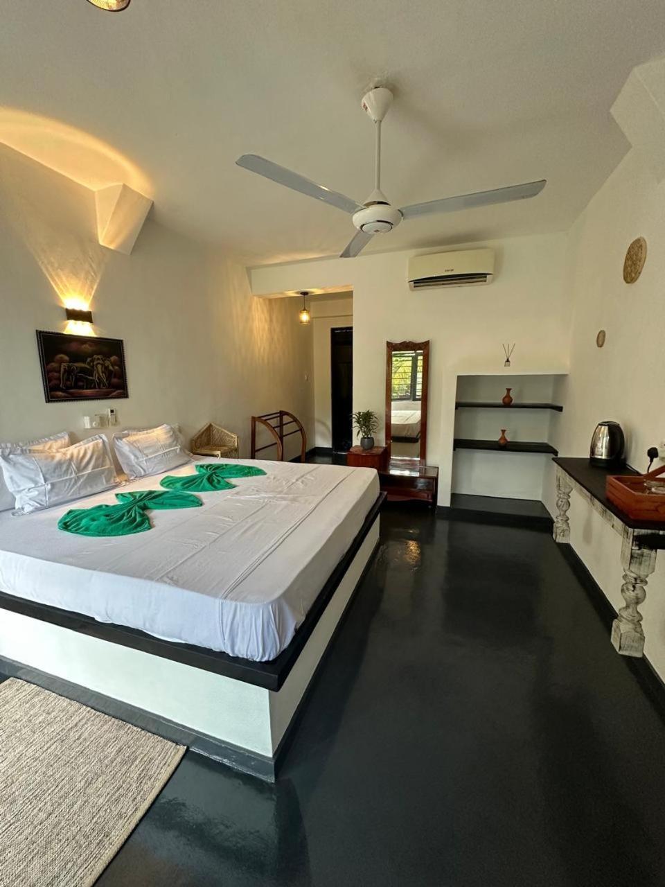 White Hill Hotell Unawatuna Exteriör bild